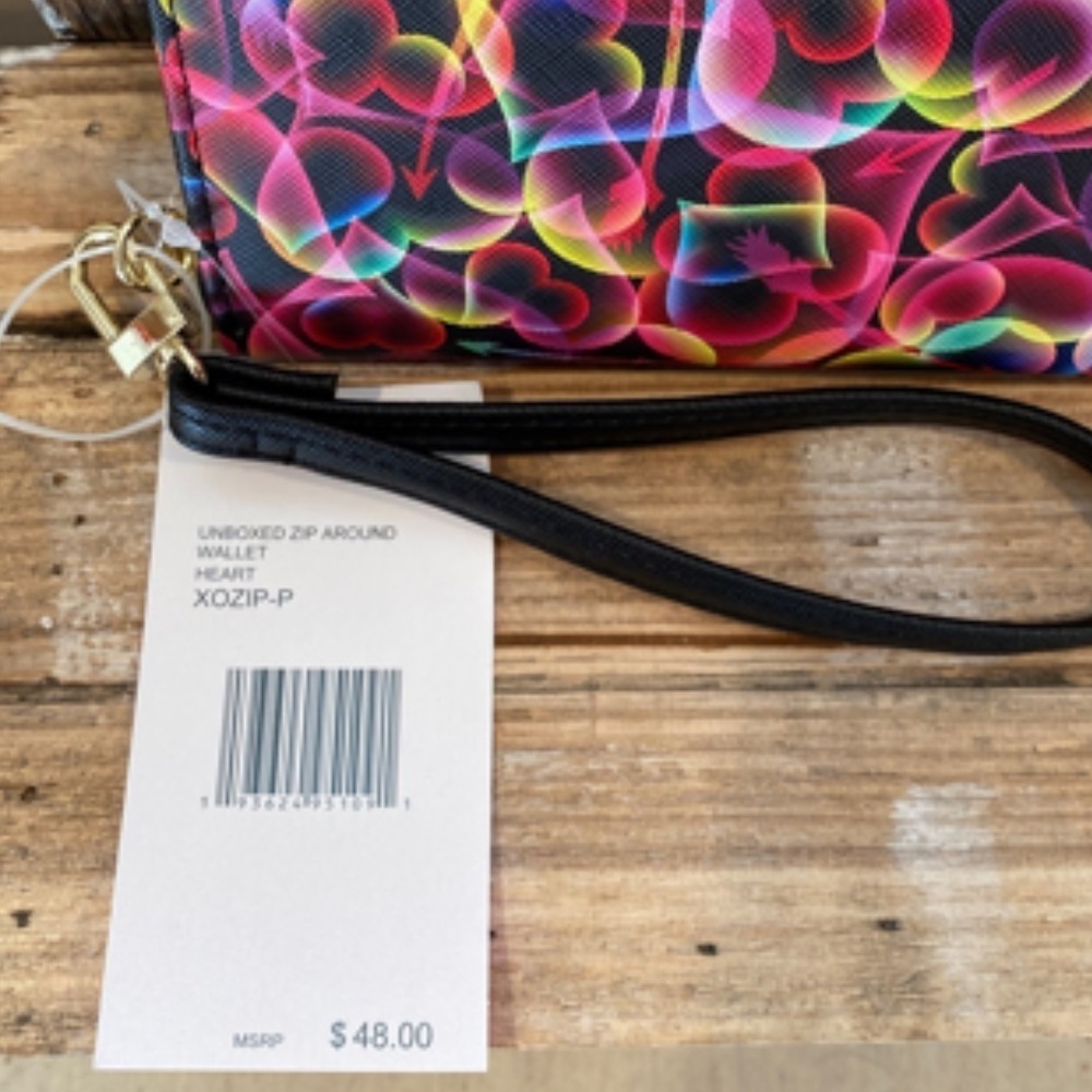 LAST ONE Betsey Johnson Hearts wallet/wristlet! - Picture 4 of 4